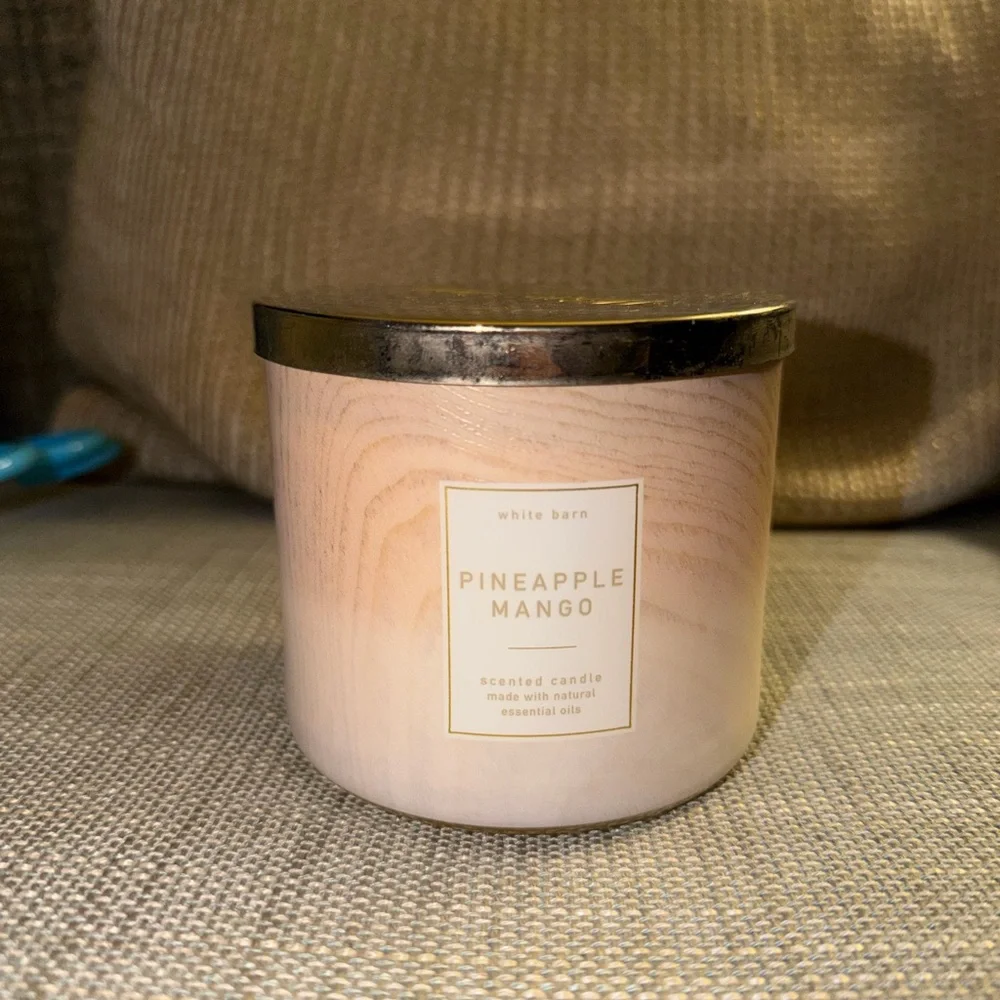 Bath & Body Works White Barn PINEAPPLE MANGO 3 Wick Scented Candle - Picture 1 of 5